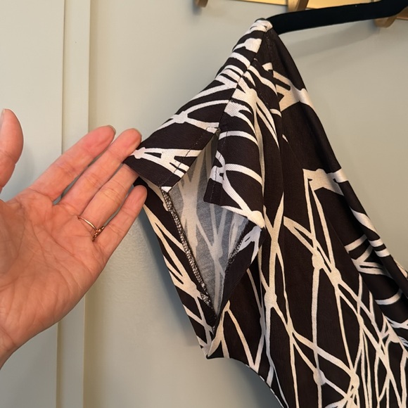 Diane Von Furstenberg 100% Silk Printed Dress | Size 0 - Picture 3 of 5